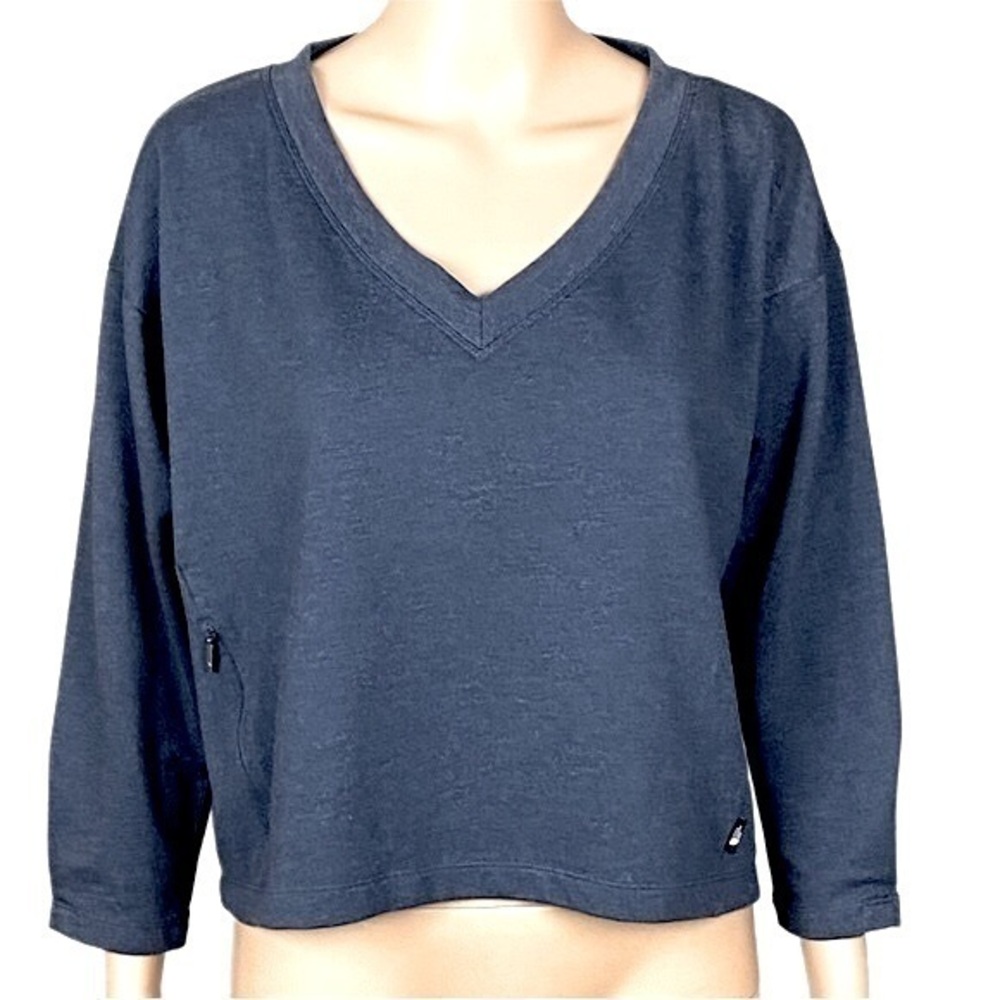 THE NORTH FACE “Bayocean” blue long sleeve cropped sweatshirt in size Large. EUC